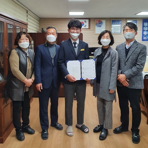 충북도약 여약사회, 학생 13명에게 600만원 장학금 