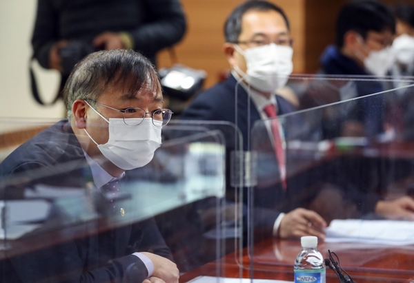 복지부, 의약단체와 중환자 병상 등 '코로나 방역회의'