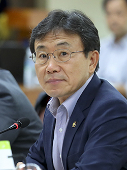 권덕철 "한국의료 우수성, 진흥원장때 K방역 홍보"