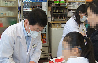 '코로나 1년', 약국이 달라졌다…K방역 직능역할 찾기