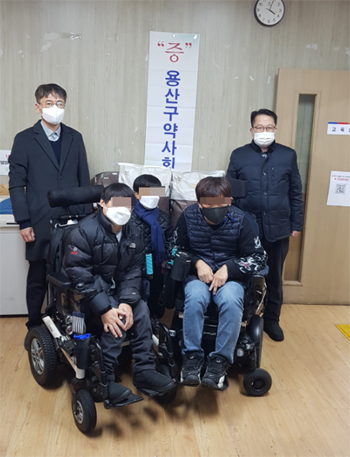 용산구약, 설 맞아 중증장애인 시설에 쌀 전달 