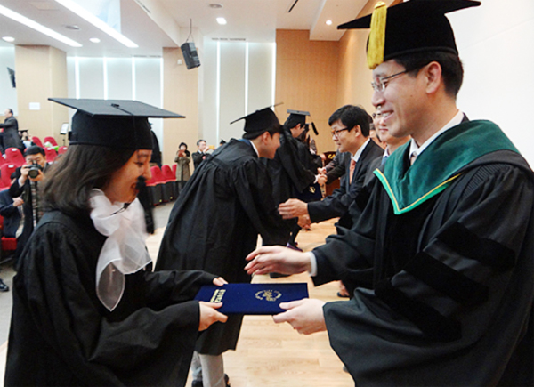 코로나 속 전국 약대도 '졸업시즌'…비대면이 대세