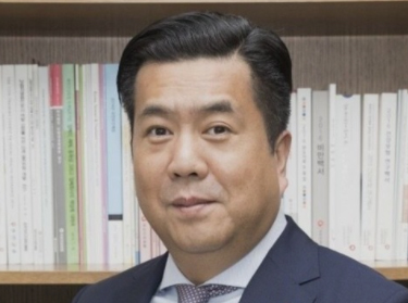 의협→보건소→건보공단, 강청희 이사 다음 행보는?