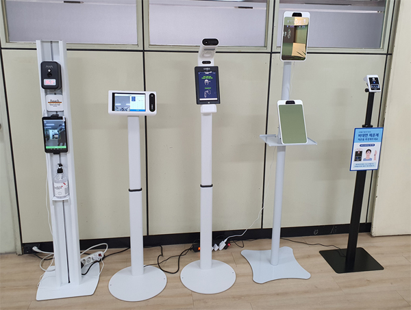 "도대체 체온계 왜 주나요?"...약사들은 궁금하다