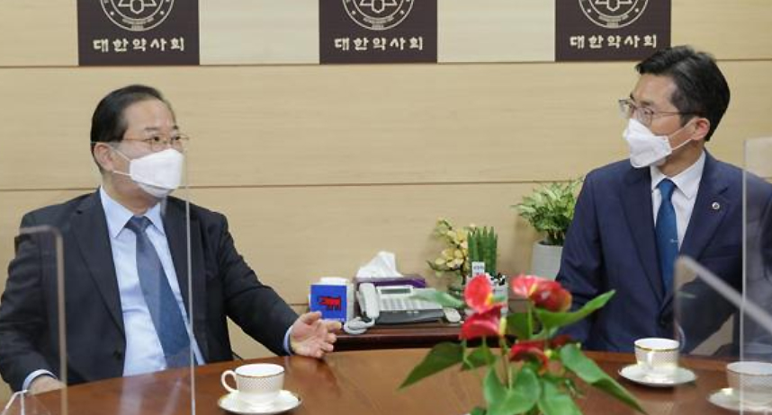 이필수 의협회장 당선인, 김대업 회장과 협력 다짐
