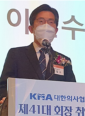 이필수 의협 집행부 출범…"박리다매 3분진료 끝내자"