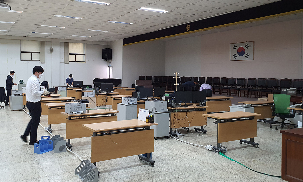 직원은 강당, 회장은 약정원으로...약사회는 '공사중'