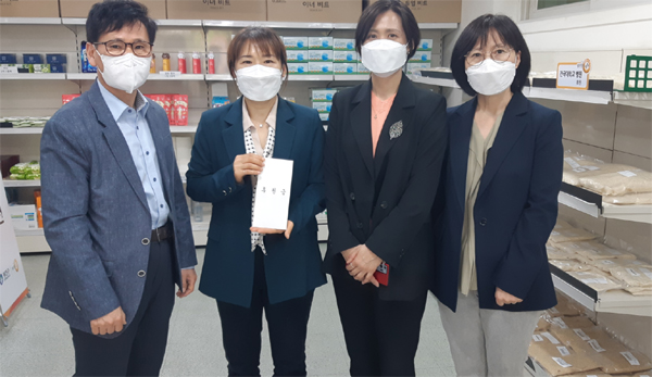 광진구약, 푸드뱅크마켓센터에 후원금 전달