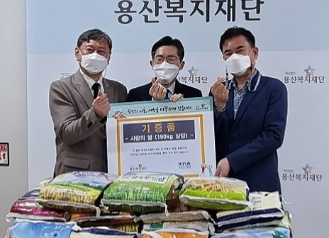 이필수 의협회장, 취임 쌀화환 복지재단에 기증