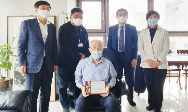 중대 약대 1회 입학생 손동헌 명예교수의 모교 사랑