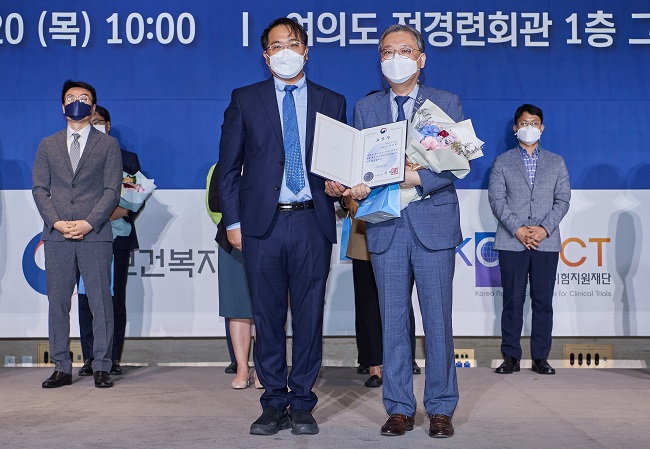 지준환 클립스 대표, 백신 자급화 공로 복지부장관 표창