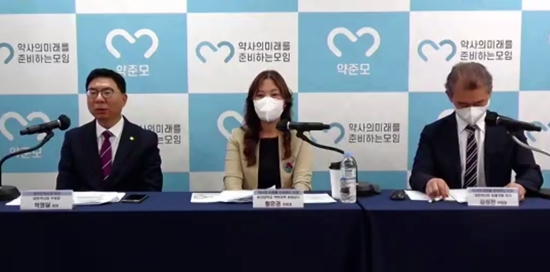 약사 73%가 약국 종사...'취직난·불법지원금' 통곡의 벽