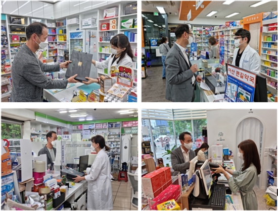 송파구약, 신규 개설 약국에 축하 선물 전달 