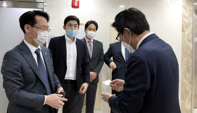 김철환 치협회장·홍주의 한의협회장, 수가협상장 방문