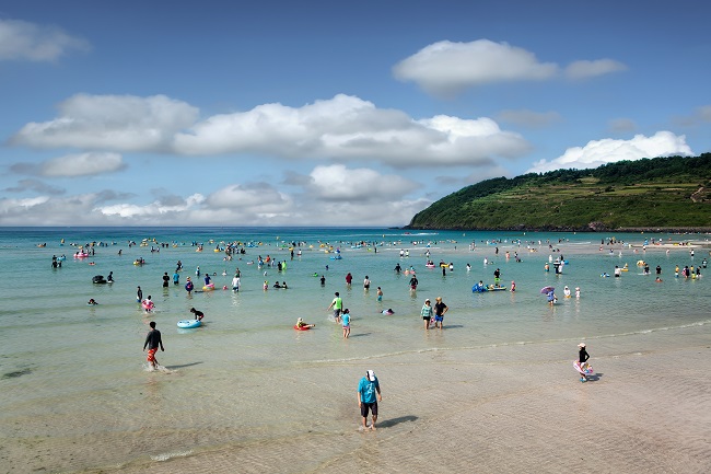 "성수기 피하라" 권고에...제약, 여름 분산휴가 확산
