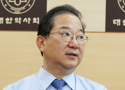 "약의날, 국가기념일인데...약 배달 논의 편협한 발상"
