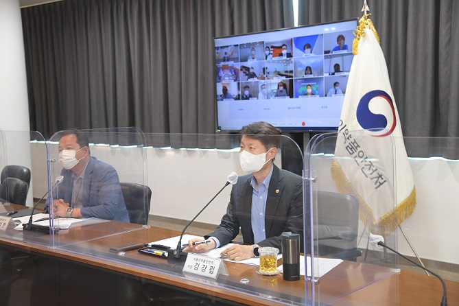 김강립 처장, 코로나19치료제 개발업체와 지원방안 논의