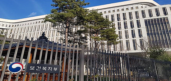 외국인 백신 접종 완료율 24.4%…개선대책 집중 추진