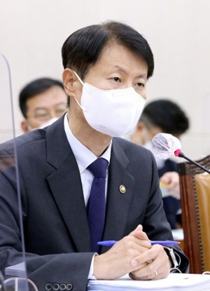 김강립 "SK백신 3상승인, 특혜 아닌 근거기반 행정"