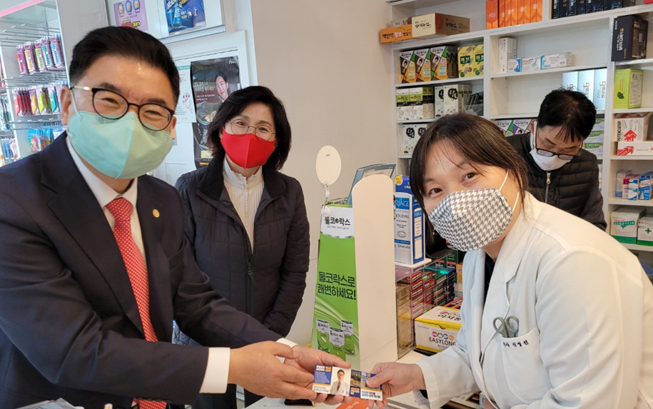 [경기] 박영달, 최대 표밭 수원지역 약국 방문