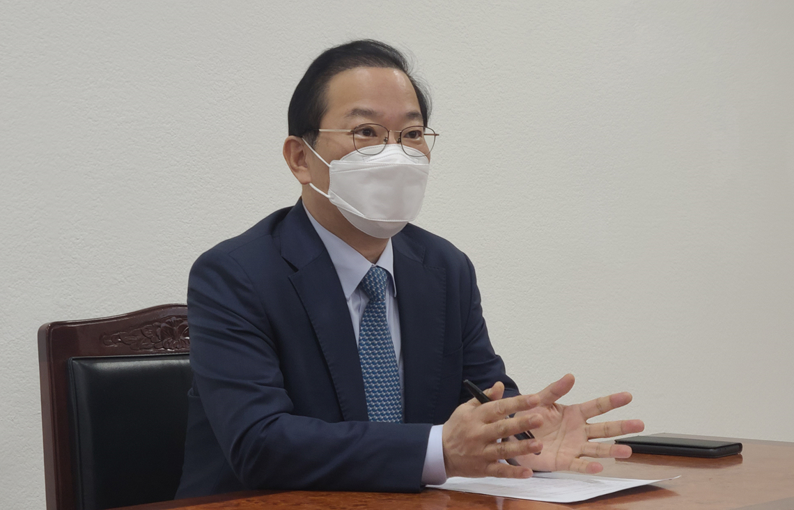 김대업, 최 후보 작심비판..."재택환자 약 배달 억지 주장"