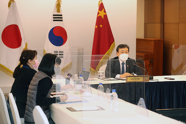 한·중·일 보건장관, 코로나 대응경험·고령화·UHC 등 논의