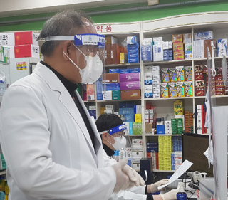 "우리가 지키자"…인천시약, 회원 약국에 페이스쉴드 배포