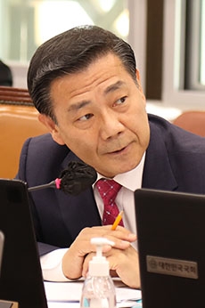 감염병의심자 정의 구체화 시동…"방역·인권 양립위한 입법"