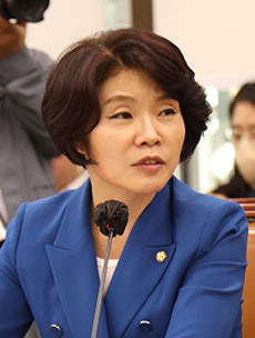 한정애 "의대증원, 과학적 합의…의료대란 민주적 극복"